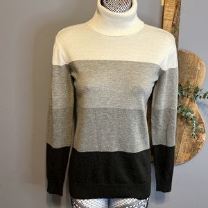 Premise white gray and black Turtleneck small EUC